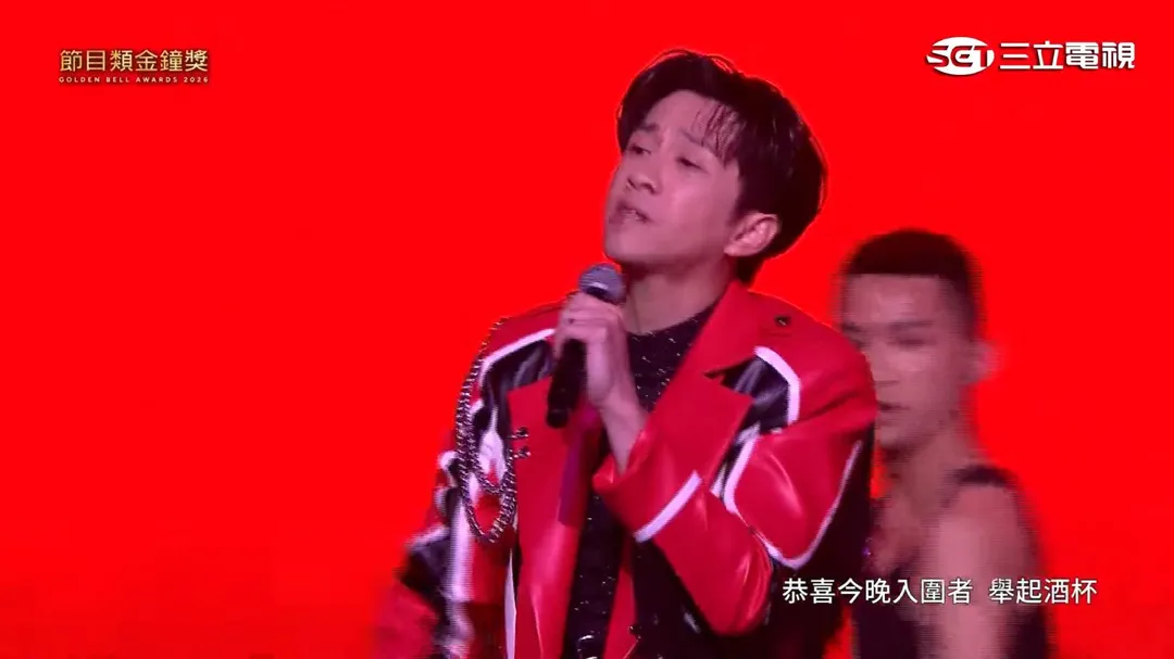 陳漢典登上舞台帶來Rap歌舞秀〈我不會跳〉,勁歌熱舞瞬間嗨翻全場。(圖/翻攝金鐘獎YouTube)