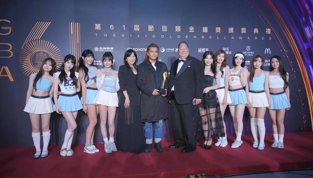 《宇宙啦啦隊》奪下「最具人氣綜藝節目獎」。（圖／中國時報陳俊吉、羅永銘、鄧博仁攝）