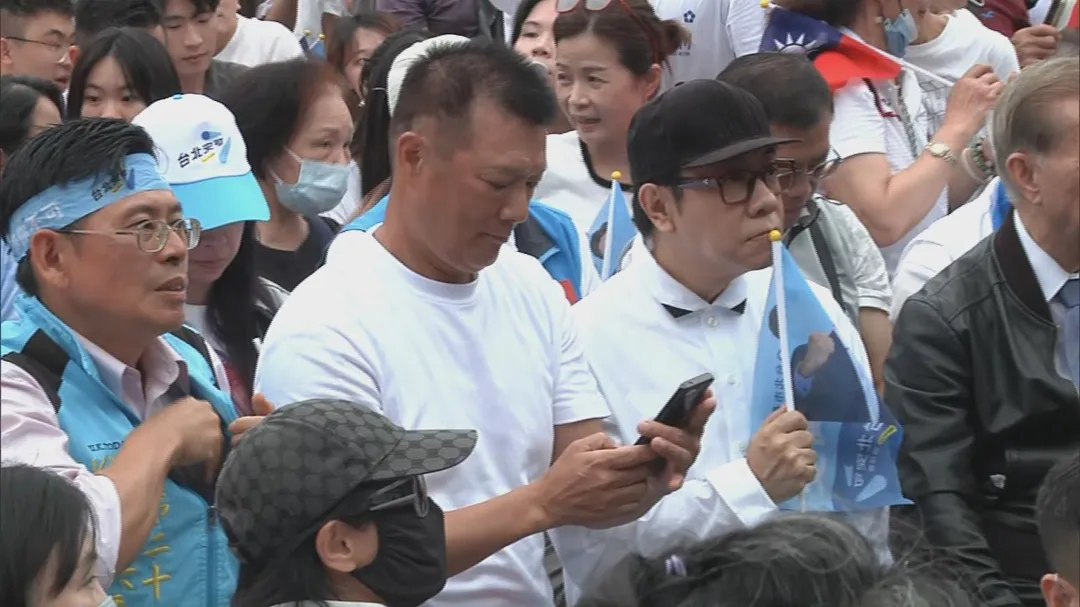 蔡康永現身蔣萬安競總造勢大會（攝自中天新聞）
