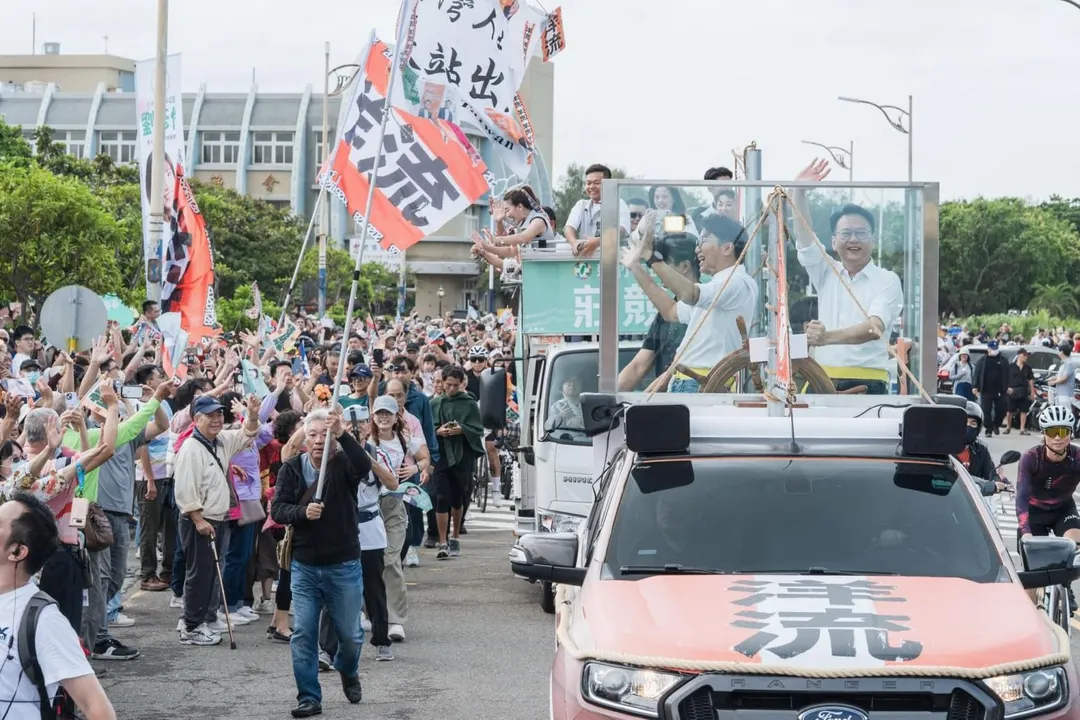 沈伯洋25日合體莊競程掃街。（圖／翻攝莊競程臉書）
