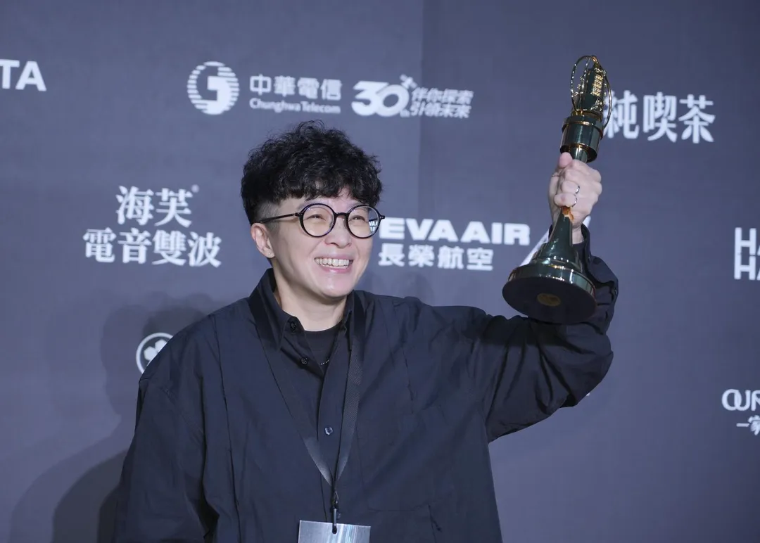 經紀人雯子26日代謝瓊煖領獎。（圖／中國時報陳俊吉、羅永銘、鄧博仁攝）