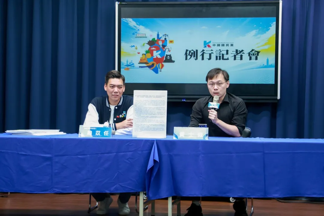 黃士修(圖右)呼籲，政府與民團「醜媳婦趕快見公婆把名單交出來」。(圖/國民黨)