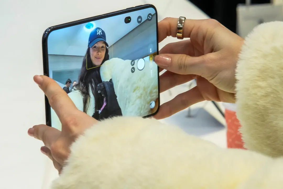 iPhone Duo開賣不久，竟就傳出災情。（圖／路透）