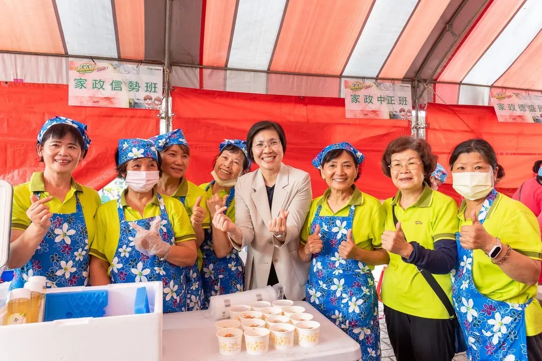 國民黨新竹縣長候選人徐欣瑩提出觀光政見，將全縣十三鄉鎮特色串聯起來，打造竹縣「白天遊客庄，晚上住客庄」全域觀光經濟。（圖／徐欣瑩競辦提供）