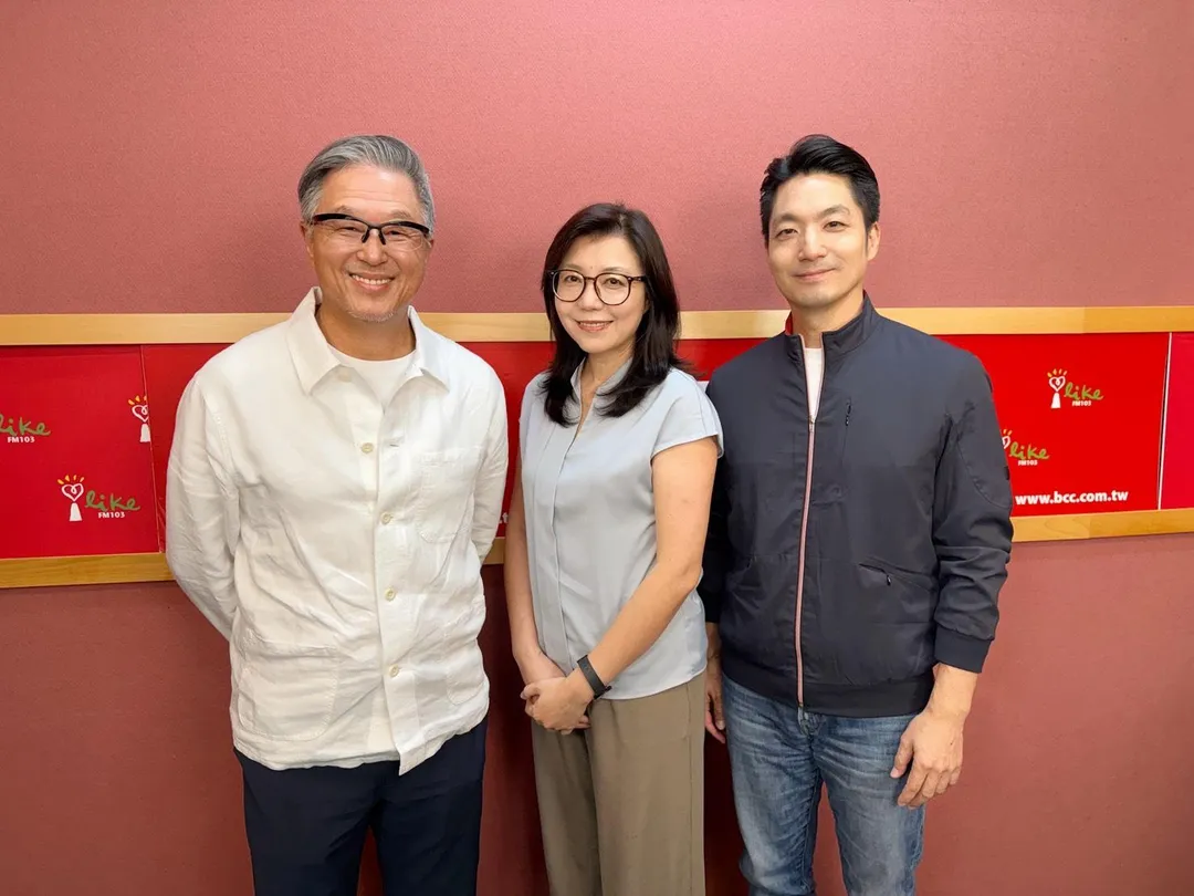 台北市長蔣萬安28日晚間和妻子石舫亘接受主持人王偉忠專訪。（圖／中廣新聞網提供）