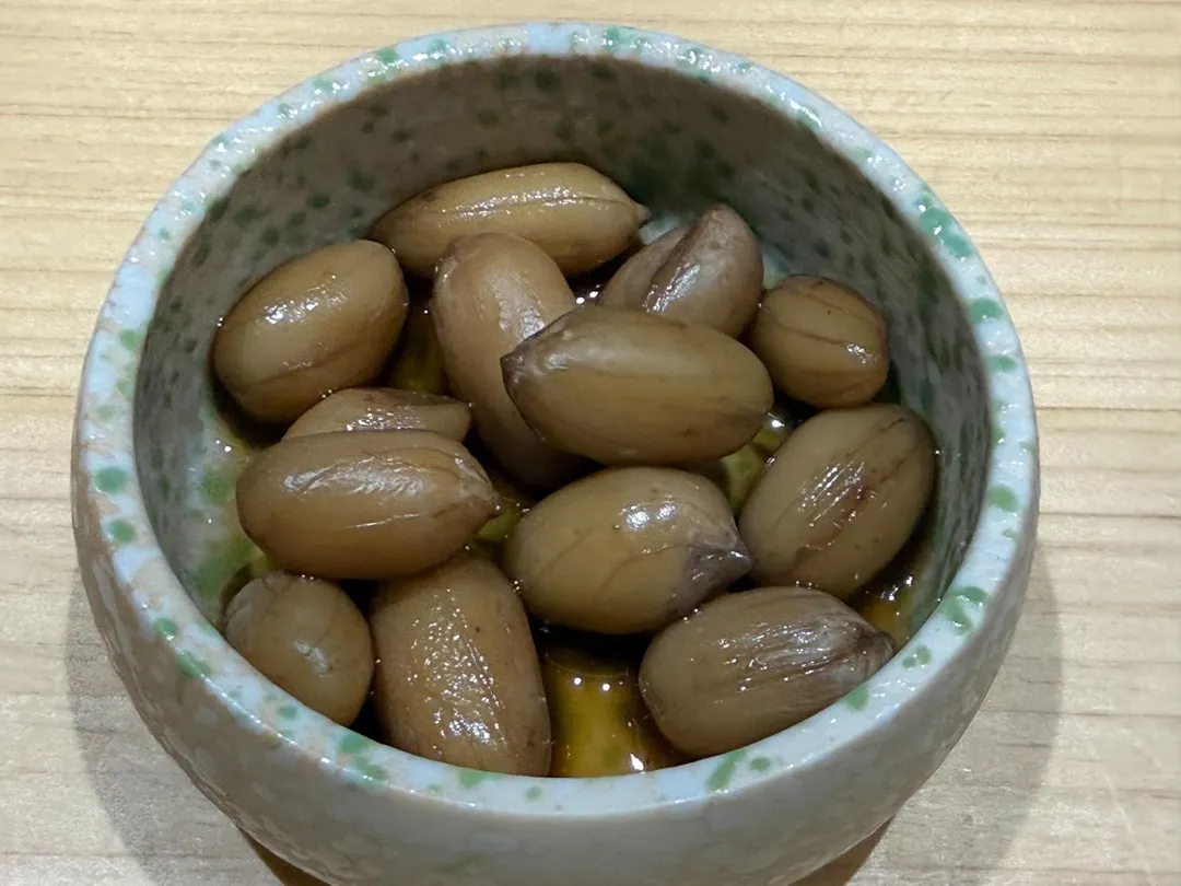 招待小菜滷花生。（圖／黃宏輝提供）