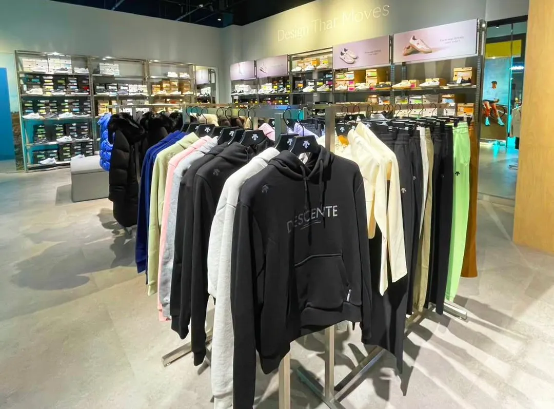 潮流品牌Descente 5折起,兩件再享9折。(圖/麗寶提供)