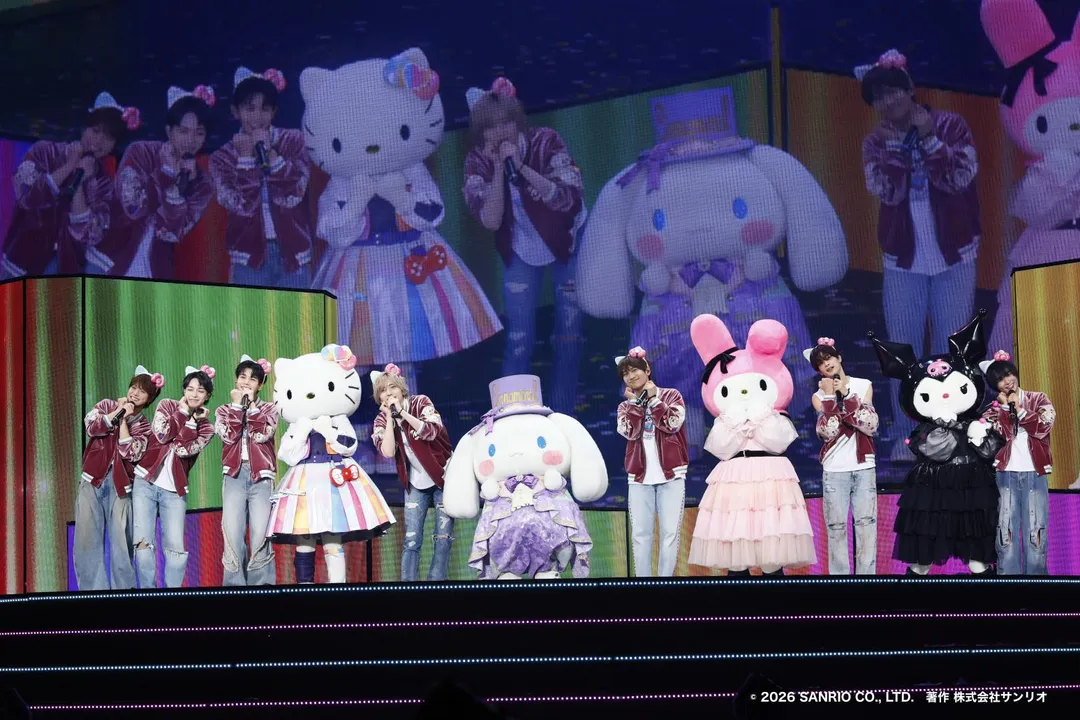 浪花男子在演唱會上驚喜合體三麗鷗明星們。（圖/大鴻藝術BIG ART / STARTO ENTERTAINMENT 提供）