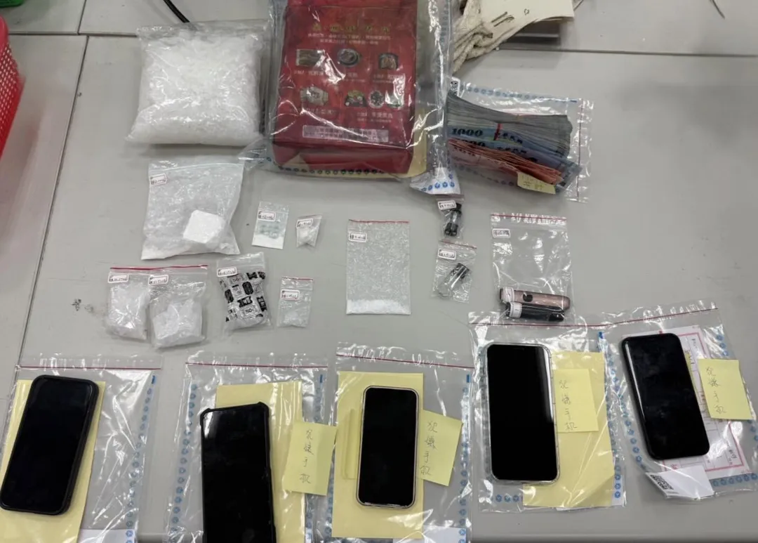 警方查扣各式毒品與犯罪工具。（圖／翻攝畫面）