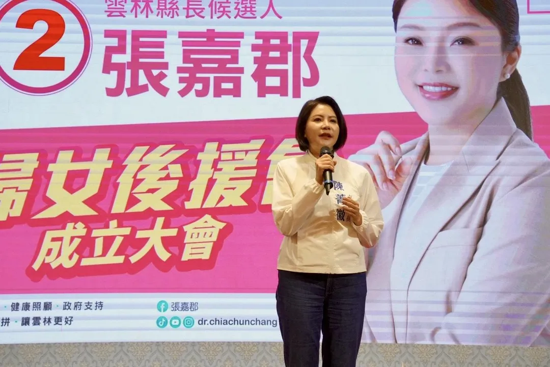 藍委陳菁徽站台時噴出金句引發台下轟動。（圖／張嘉郡競選辦公室提供）