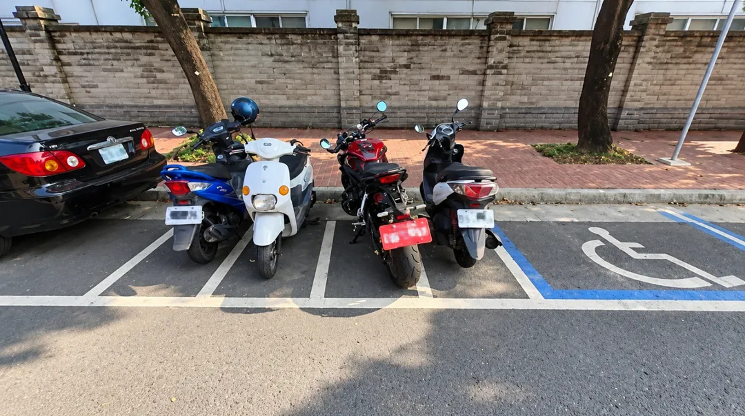 台中市11/1起全面開放大重機停車可停路邊機車格。（圖／台中市交通局提供）