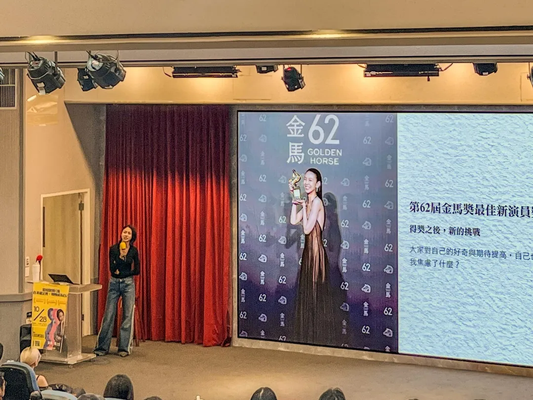 馬士媛分享職涯探索歷程，鼓勵學弟妹從實作找到方向。（圖／世新大學提供）