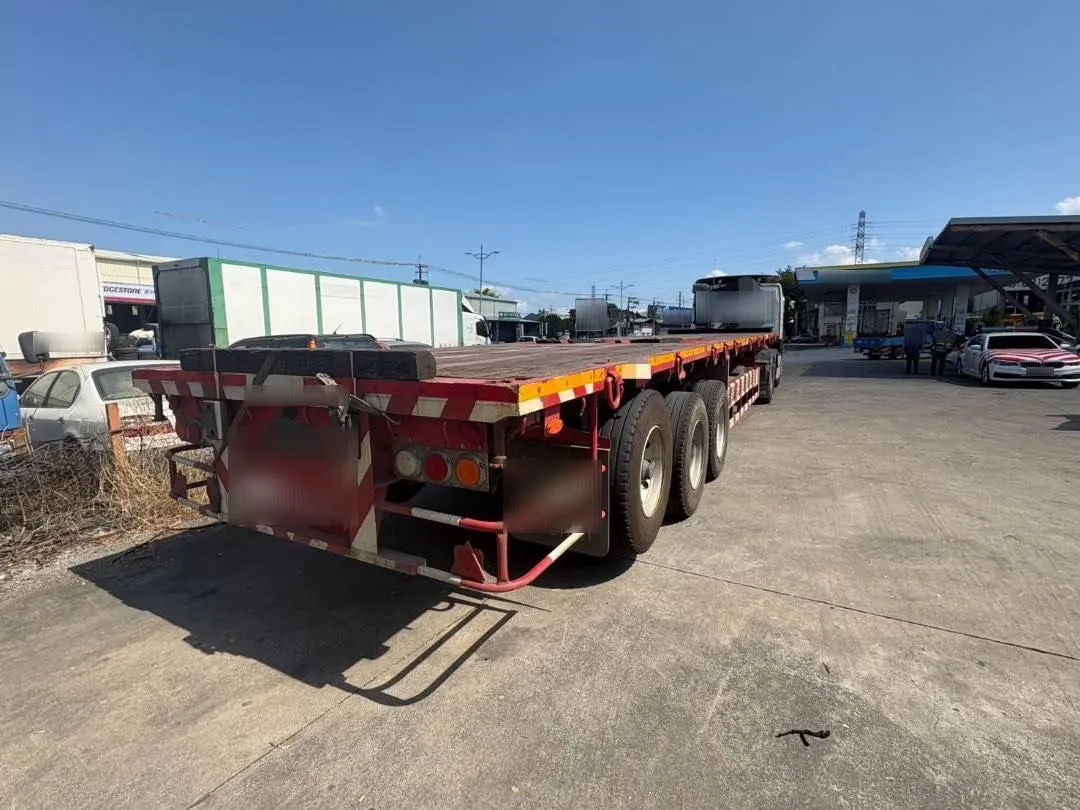 小貨車追撞營半聯結車又波及自小客車。(圖/警方提供)