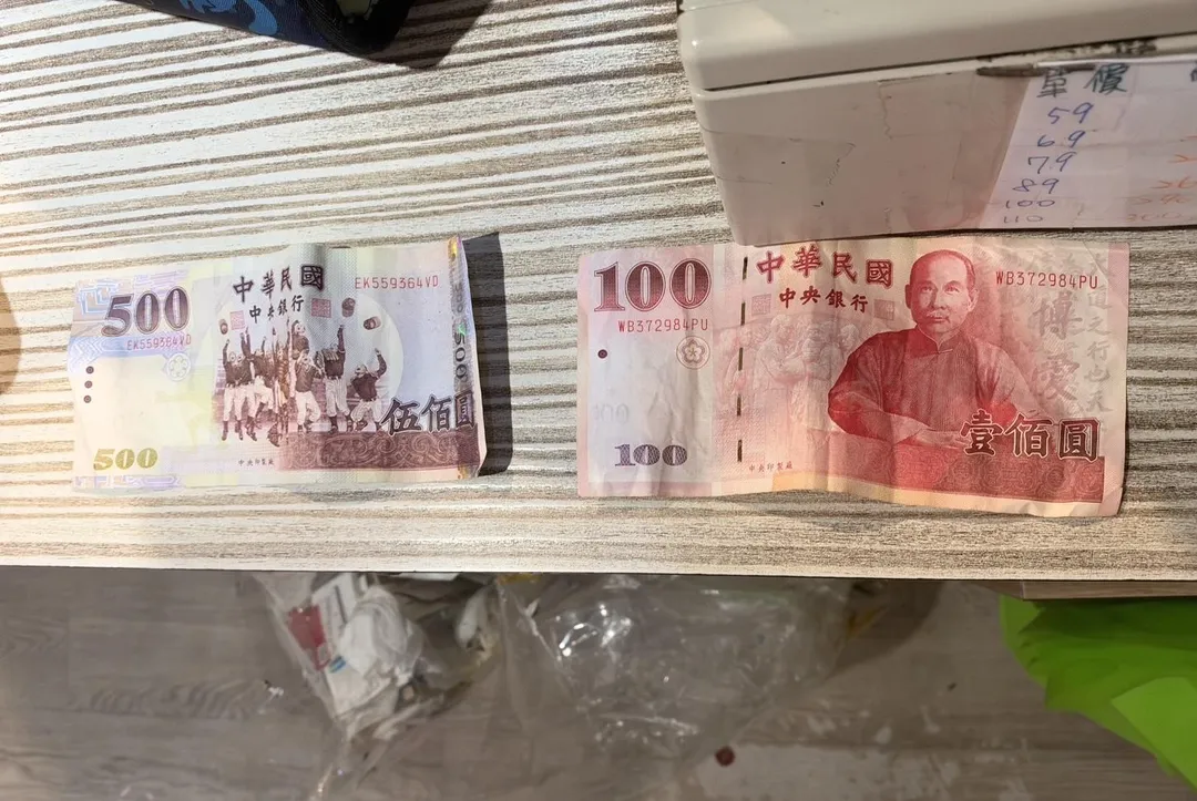 男子竊取的600元現金。（圖／翻攝畫面）