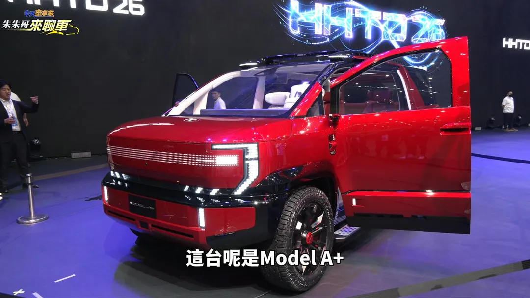 Model A+採用方正越野車身設計，車頭配置貫穿式像素LED燈組（圖／中天車享家朱朱哥來聊車）