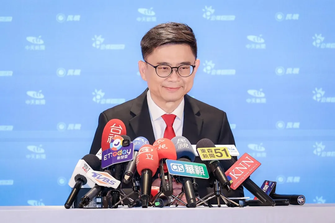 賴瑞隆呼籲11月28日支持5號賴瑞隆及民進黨議員候選人，讓高雄人共同守護二十多年來得來不易的城市光榮，為高雄寫下嶄新黃金十年。（圖/賴瑞隆競辦提供）