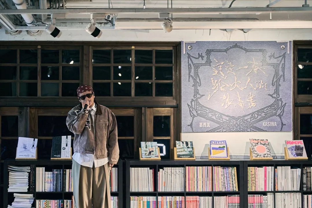金曲歌手葛西瓦睽違4年推出全新專輯《這是一本給大人的故事書》。（圖／環球音樂 提供）