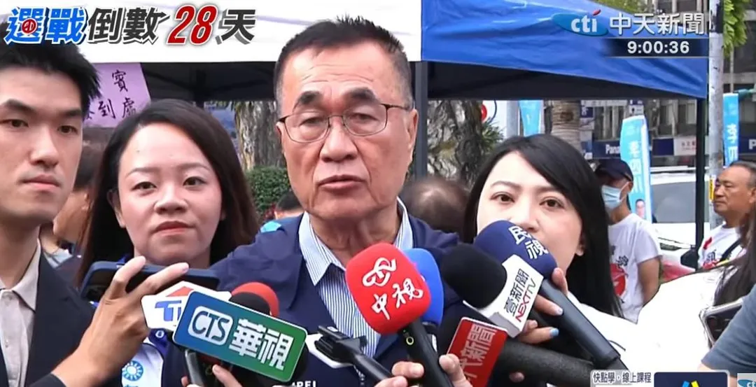 新北市長李四川今早（31日）受訪回應時事。（圖／中天新聞）