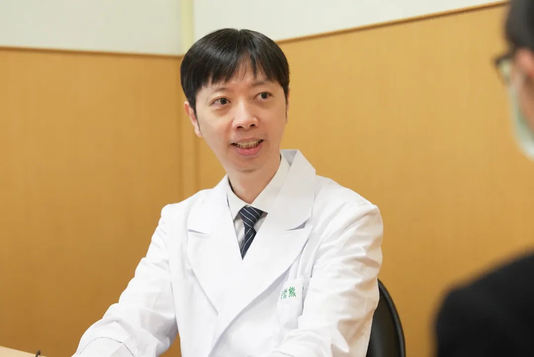 台北慈濟醫院腎臟內科醫師吳哲熊看診示意照。（圖／台北慈濟醫院）