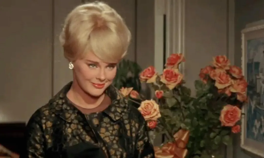 德裔資深女星艾姬索默(Elke Sommer)驚傳辭世,享壽85歲。(圖/翻攝X)