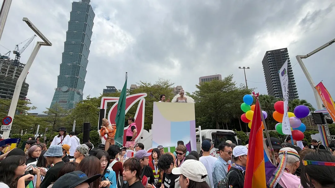 第24屆台灣同志遊行今（31）日登場。（圖／記者塗豐駿 攝）