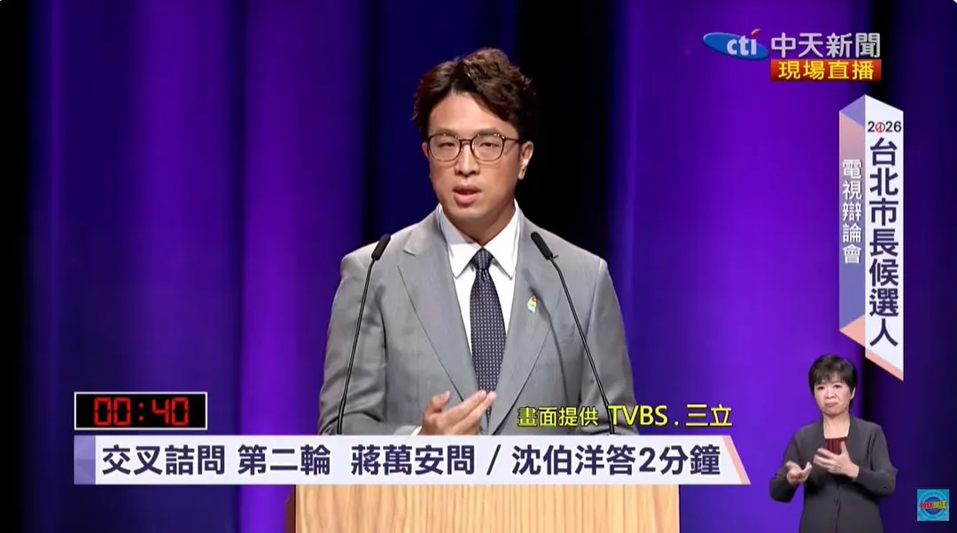 羅智強開酸，媒體提問是事前給的，沈伯洋還可以答的這麼空，又變成「伯洋廢話體」。（圖/TVBS、三立提供）