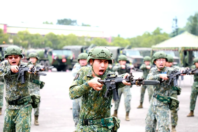 國軍刺槍術訓練。(圖/中天新聞)