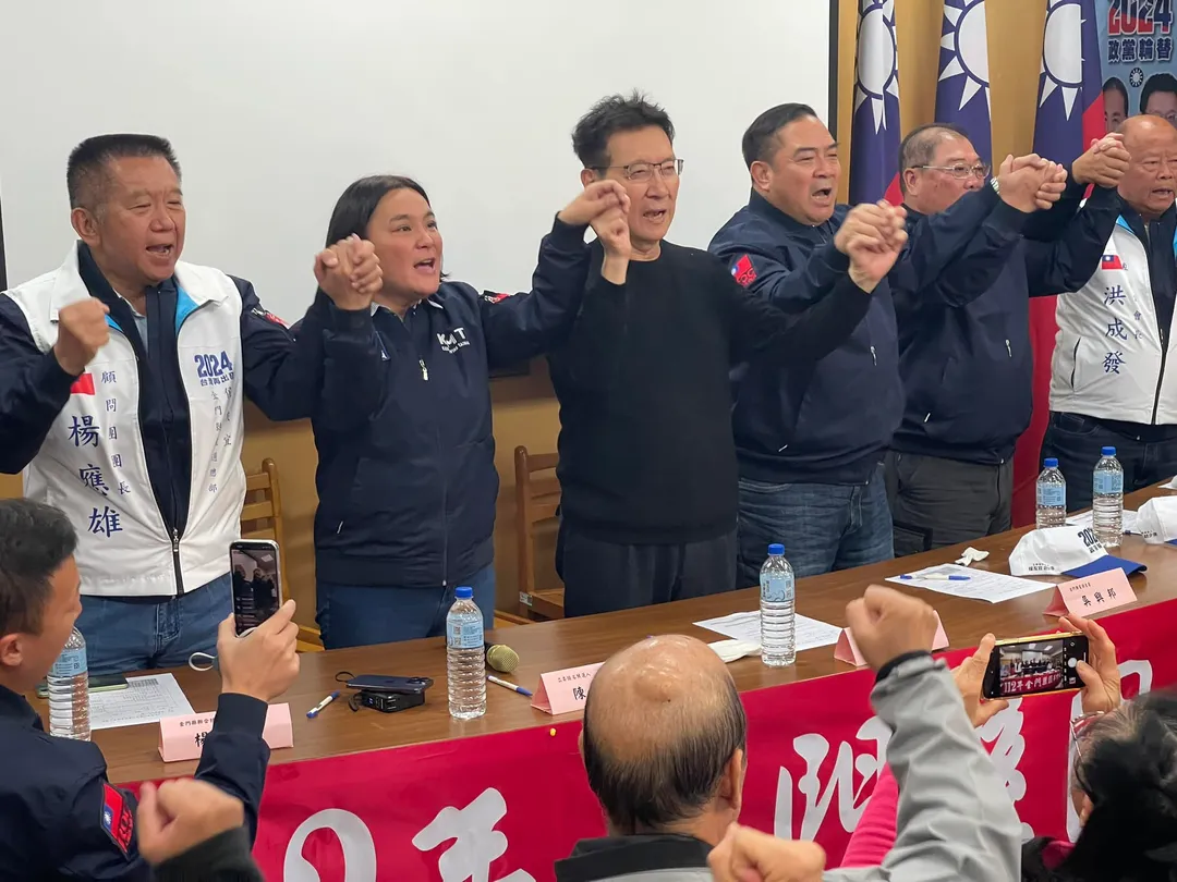 趙少康前往金門偕同陳玉珍拜票。（圖／翻攝自陳玉珍臉書）