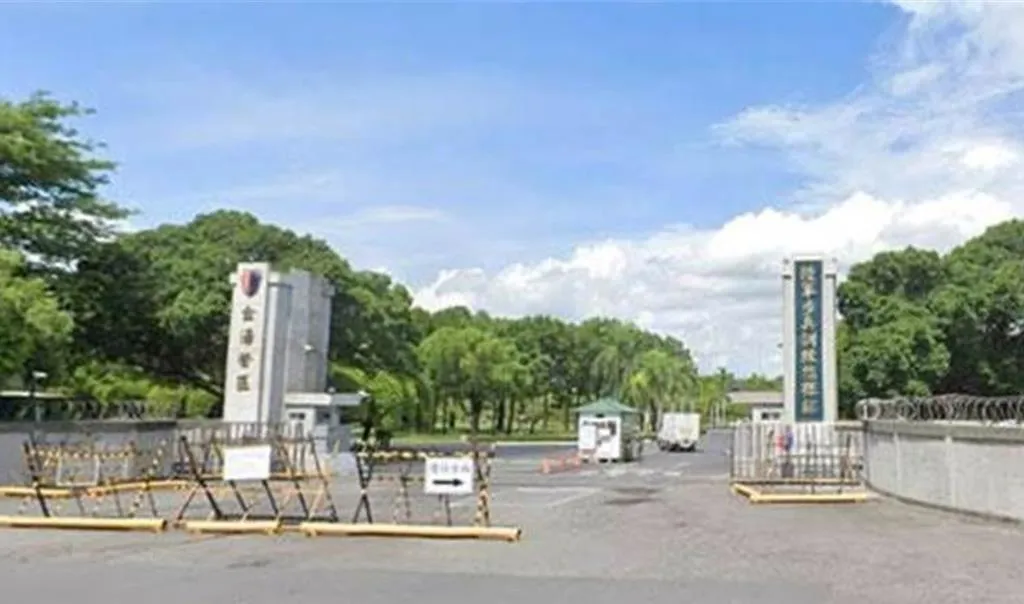 41歲王姓男子於今（8）日下午3時，持刀揮舞騎摩托車闖入高雄陸軍步校。（資料圖／中天新聞）
