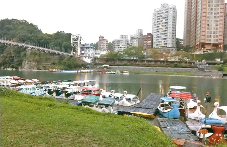 新北市碧潭風景區傳出多起落水事件。（圖／翻攝畫面）