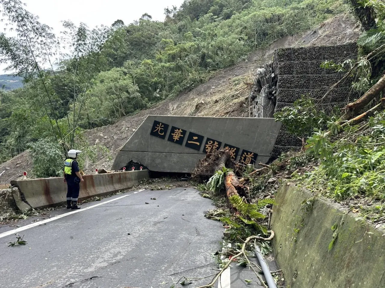 快訊/隧道崩塌變平地！嘉縣159甲線搶通沒多久　40k「土石崩落」道路中斷