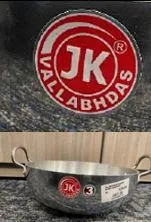 美國FDA發現「JK Vallabhdas」平底鍋含鉛。（圖／翻攝5CHICAGO）