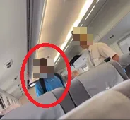 台鐵161次自強號列車28日發生男乘客(左)失控暴走事件,列車長遭男子以髒話當面斥罵。(圖/翻攝自Facebook@三鐵情報社:事故通報與鐵道事件分享)
