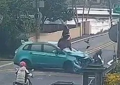 車禍瞬間。(圖/警方提供)