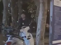 該名亂射BB槍隨機攻擊民眾車輛的男子。（圖／取自chen0000__的Threads，經授權使用）