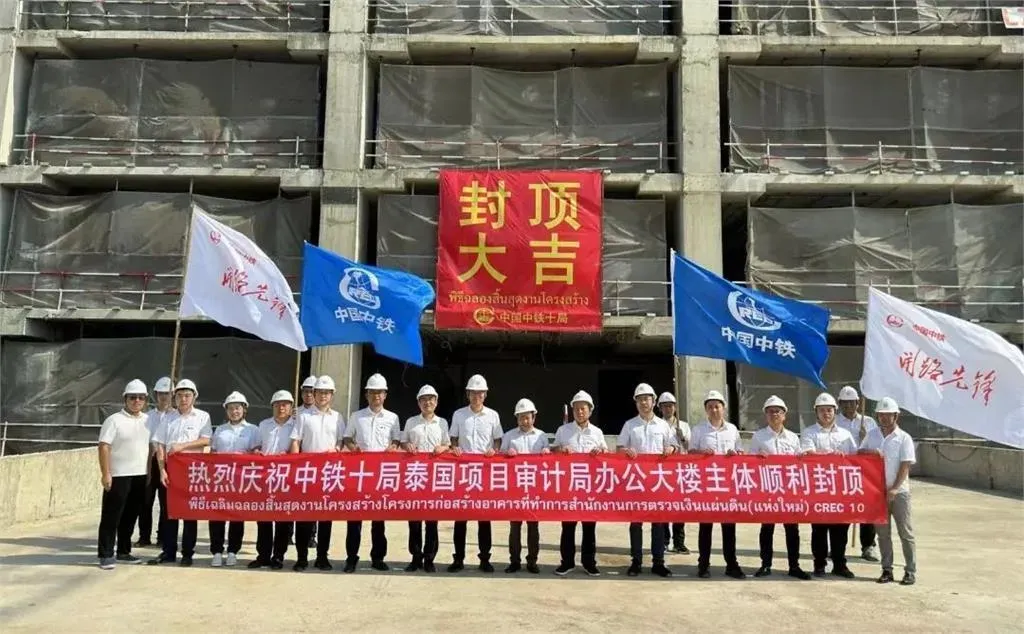 影/泰國30層新建大樓被震垮！陸中鐵十局急刪「封頂慶祝文」