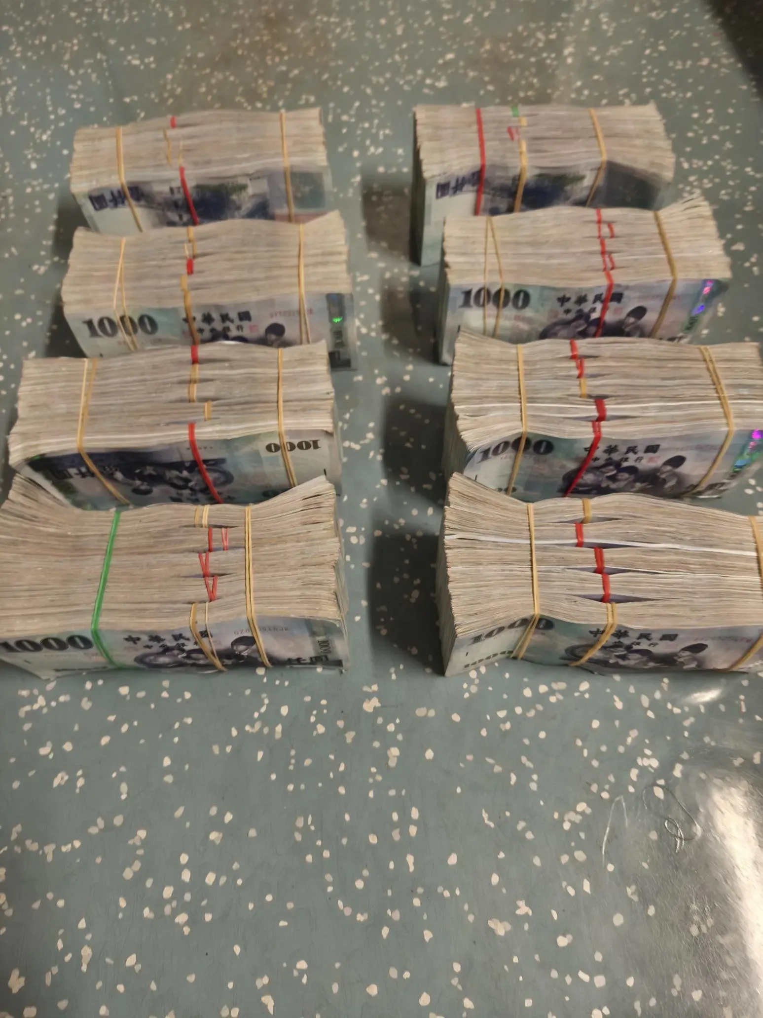 影/越南移工搭台鐵掉400萬　雇主傻眼：他月薪3萬