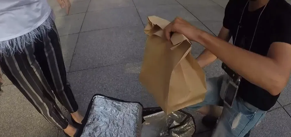 丟下工作幫路人CPR！　外送員救活他趕上工吃罰單：下次還是會救