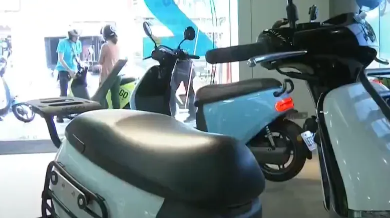 「摸機車座墊」變性騷擾？律師：不當凝視也可能觸法