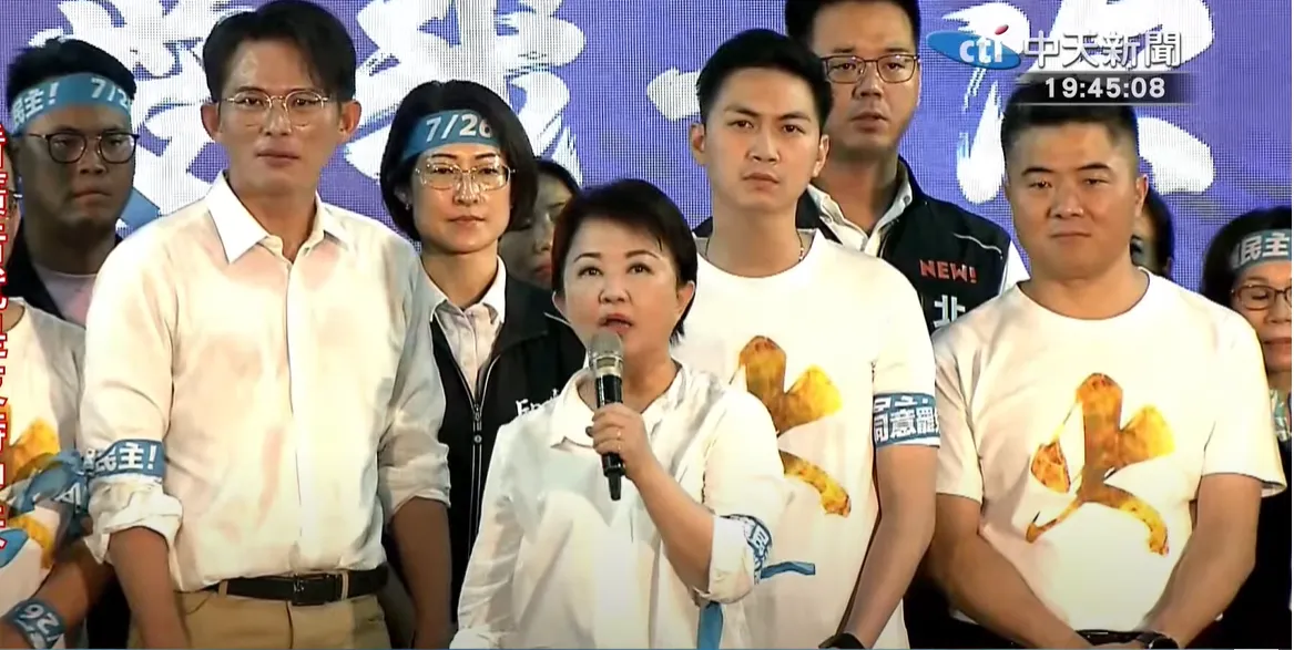影/盧秀燕宣布「藍白合了」　率7千人高呼：不同意總統亂搞