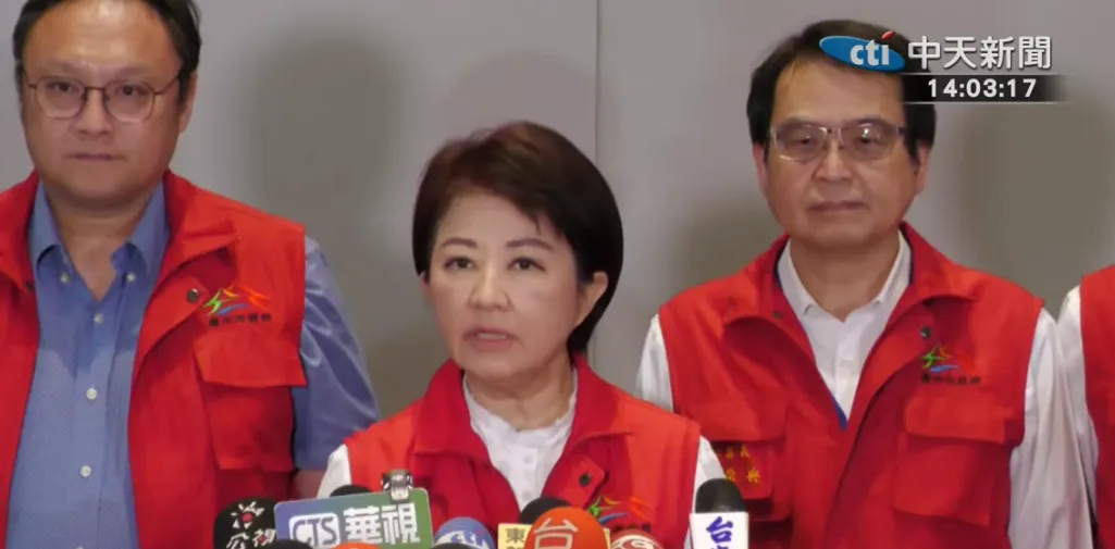 盧秀燕為豬瘟防疫鞠躬道歉！粉專讚：她的勇氣與肩膀是民進黨最大的照妖鏡