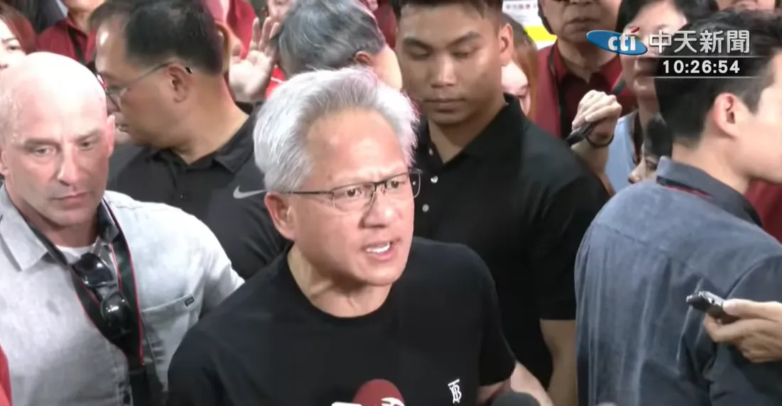 黃仁勳真的累了！奔波3周「準備回家」親曝下次來台時間