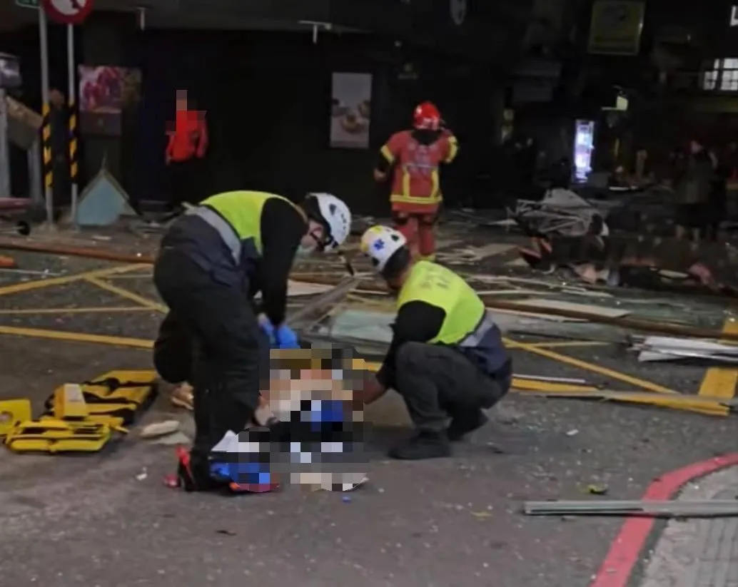 影/新北板橋連鎖餐廳嚴重氣爆！「宛如戰場」已知5人輕重傷