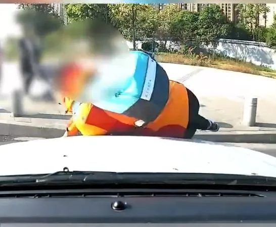 影/新手駕駛肇禍！陸女緊張老公狂喊「剎車」　撞死騎腳踏車男