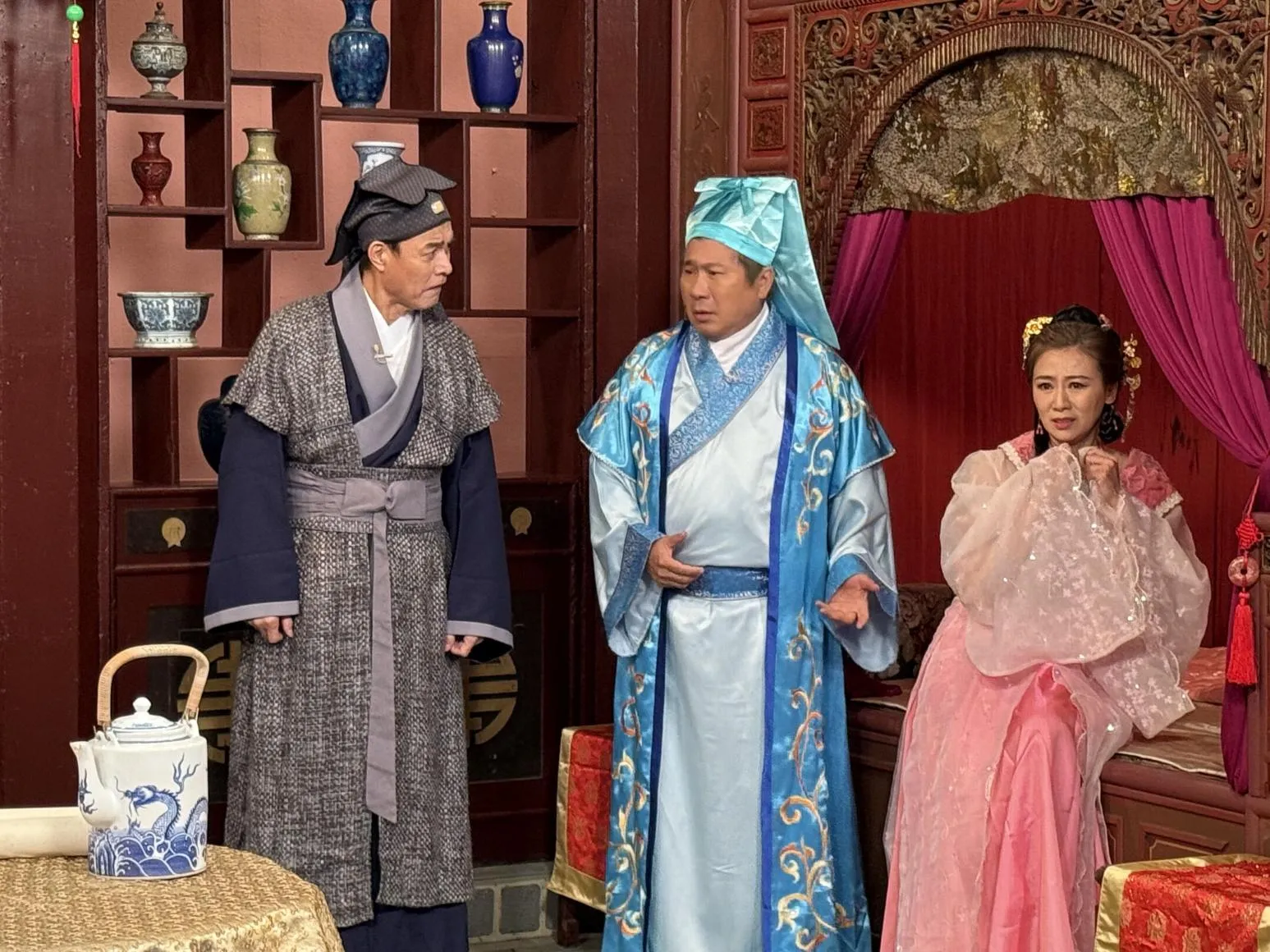 胡瓜錄影慘遇仙人跳？ 遭連靜雯、王中皇設「桃色陷阱」