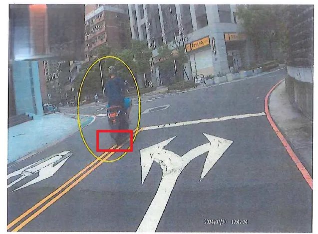 新北騎士同地同時收2張紅單　法院：跨雙黃線、沒打方向燈