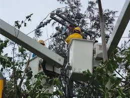 新竹市今（28）日下午遭遇雷擊，造成高壓礙子破裂，導致部分地區停電。（資料圖／翻攝畫面）