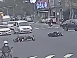 撞擊瞬間。（圖／警方提供）