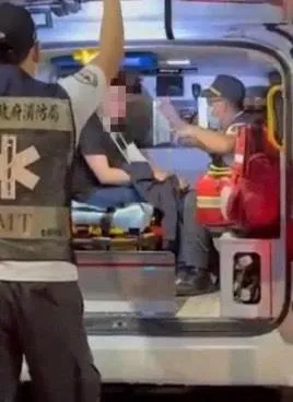 陳男遭砍傷送醫。（圖／中天新聞）