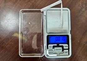 警方查扣吸食K他命用吸管。（圖／翻攝畫面）